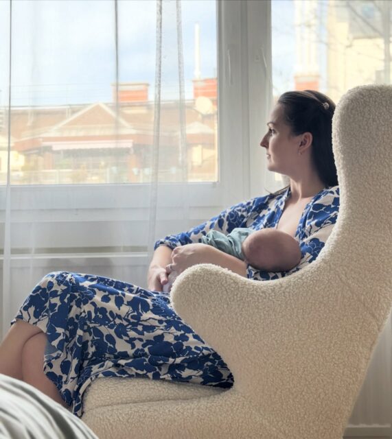 It’s been a little quiet on my Instagram — and for the most beautiful reason. ❤️Living in my little bubble of love and moments I wish I could freeze in time. Staying at home with my little son and taking some time off has been a real dream come true that I’m so thankful for🙏- and I’m beyond excited for the new adventures ahead, combining life as a mother with singing. 🤗In just a few days, I’ll slowly step back into the rehearsal room and start working on The Bartered Bride at the @wienerstaatsoper again.So thankful to my little love 👶 for being the sweetest baby and letting mommy sleep (and work!) again, to my wonderful husband @peterkellnerpk who is the best daddy in the world — and sometimes a mommy too when needed 🤪 — and to our amazing moms who step in when we both have to work. This is such an incredible blessing and support and I’m so grateful for it❤️See you again next week, Vienna!