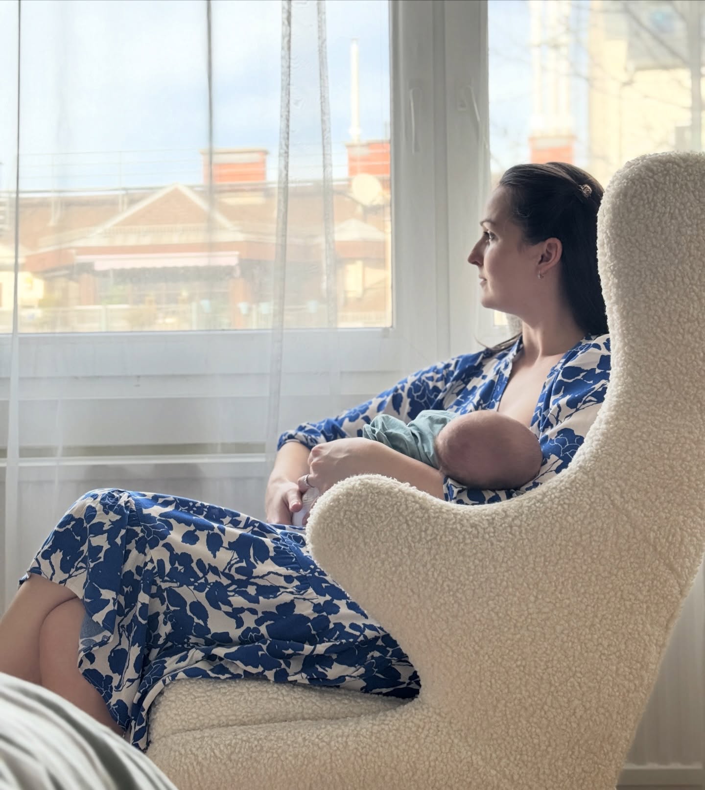 It’s been a little quiet on my Instagram — and for the most beautiful reason. ❤️Living in my little bubble of love and moments I wish I could freeze in time. Staying at home with my little son and taking some time off has been a real dream come true that I’m so thankful for🙏- and I’m beyond excited for the new adventures ahead, combining life as a mother with singing. 🤗In just a few days, I’ll slowly step back into the rehearsal room and start working on The Bartered Bride at the @wienerstaatsoper again.So thankful to my little love 👶 for being the sweetest baby and letting mommy sleep (and work!) again, to my wonderful husband @peterkellnerpk who is the best daddy in the world — and sometimes a mommy too when needed 🤪 — and to our amazing moms who step in when we both have to work. This is such an incredible blessing and support and I’m so grateful for it❤️See you again next week, Vienna!